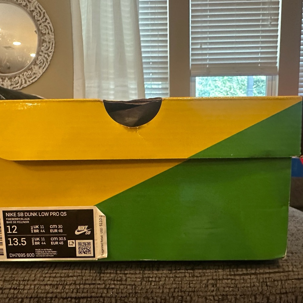 Nike SB Dunk Low Pro QS Box in Green and Yellow